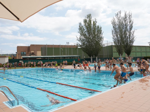 A Abrera, ens mullem per l’esclerosi múltiple amb salts conjunts a la Piscina Municipal d'Estiu!