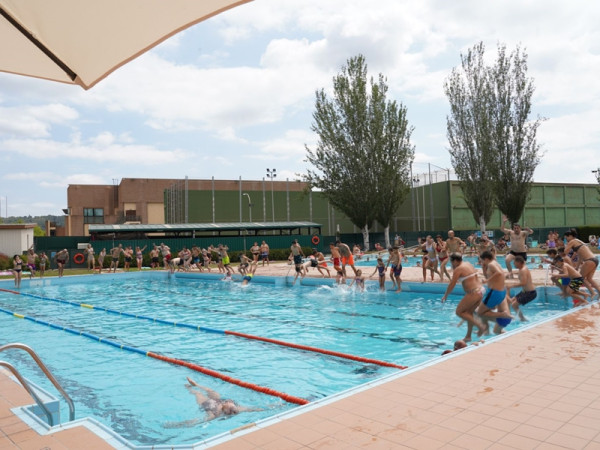 A Abrera, ens mullem per l’esclerosi múltiple amb salts conjunts a la Piscina Municipal d'Estiu!