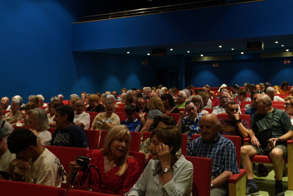 Gaudim de la representació de 'Mamma Mia' del Grup de Teatre del Casal de la Gent Gran a la Sala Municipal!