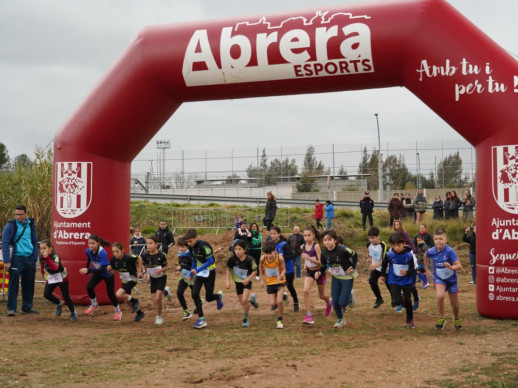 Abrera amb l'esport! Èxit del 3r Cros Local d'Abrera i 4rt Cros Comarcal Escolar del curs 2024-2025 i la cursa solidària celebrats aquest dissabte 8 de febrer a l'avida. de Sant Hilari