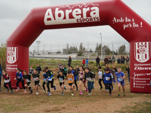 Abrera amb l'esport! Èxit del 3r Cros Local d'Abrera i 4rt Cros Comarcal Escolar del curs 2024-2025 i la cursa solidària celebrats aquest dissabte 8 de febrer a l'avida. de Sant Hilari