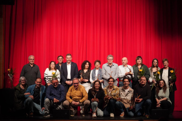 Gaudim de la cloenda del 27è Concurs de Teatre Amateur Vila d’Abrera, amb el lliurament de premis i l'actuació del Grup Escènic Illets d'Abrera, fora de concurs