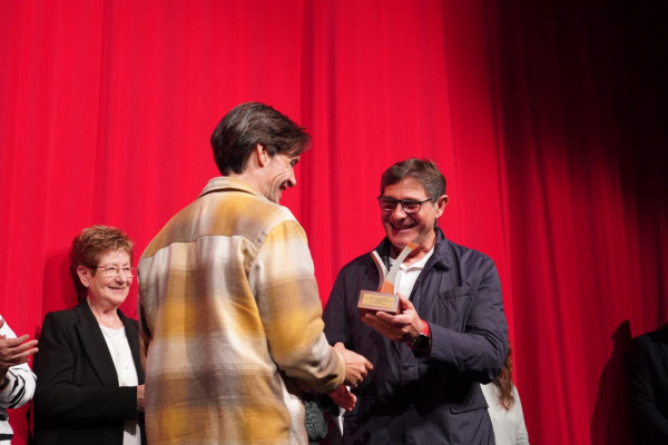 Gaudim de la cloenda del 27è Concurs de Teatre Amateur Vila d’Abrera, amb el lliurament de premis i l'actuació del Grup Escènic Illets d'Abrera, fora de concurs