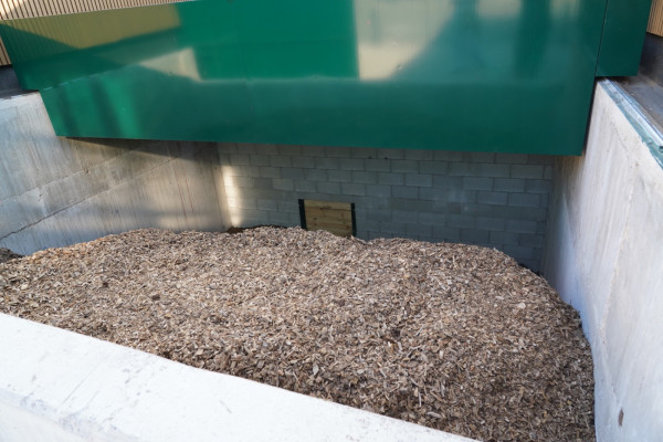 Visitem i donem a conèixer la nova caldera de biomassa central i xarxa de calor de la zona esportiva d’Abrera