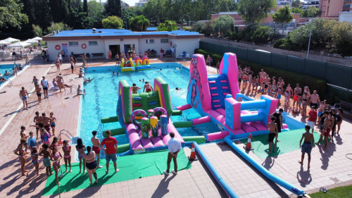 Gran èxit de la Festa de l'Estiu d'Abrera 2025, amb inflables a la nostra Piscina Municipal d'Estiu!