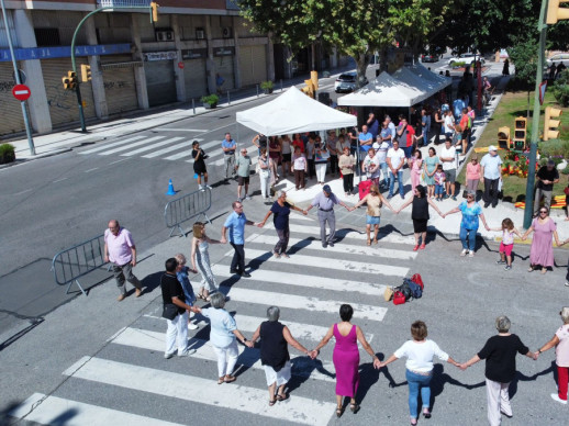 El dijous 11 de setembre de 2025 hem commemorat, un any més, la Diada Nacional de Catalunya amb la tradicional ofrena floral i una cantada d'havaneres. Ballada de la sardana 'Vila d'Abrera'