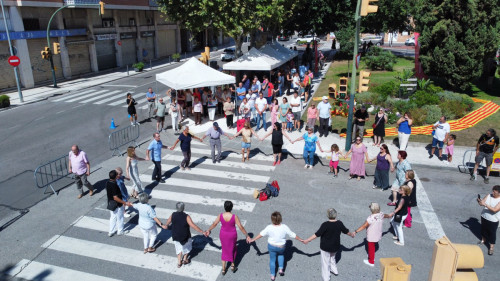 El dijous 11 de setembre de 2025 hem commemorat, un any més, la Diada Nacional de Catalunya amb la tradicional ofrena floral i una cantada d'havaneres. Ballada de la sardana 'Vila d'Abrera'