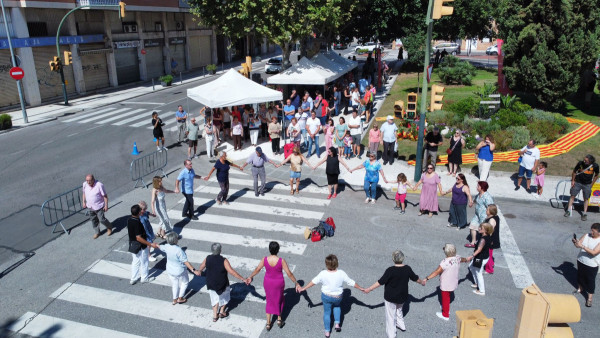 El dijous 11 de setembre de 2025 hem commemorat, un any més, la Diada Nacional de Catalunya amb la tradicional ofrena floral i una cantada d'havaneres. Ballada de la sardana 'Vila d'Abrera'