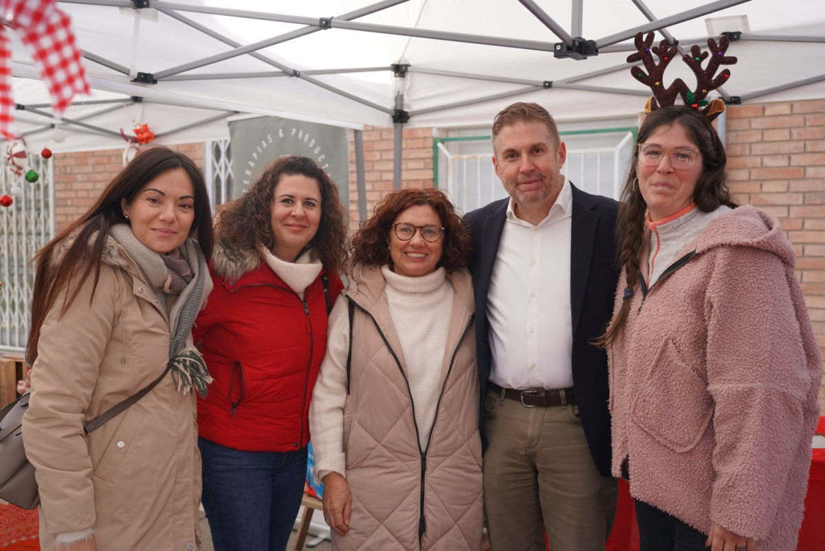 Fira de Nadal de l'Associació de Botiguers i Serveis d’Abrera a la pl. de Rafael Casanova