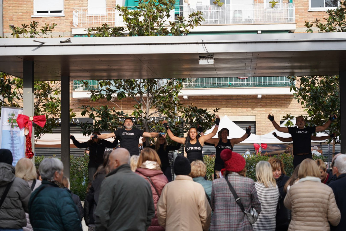 Fira de Nadal de l'Associació de Botiguers i Serveis d’Abrera a la pl. de Rafael Casanova