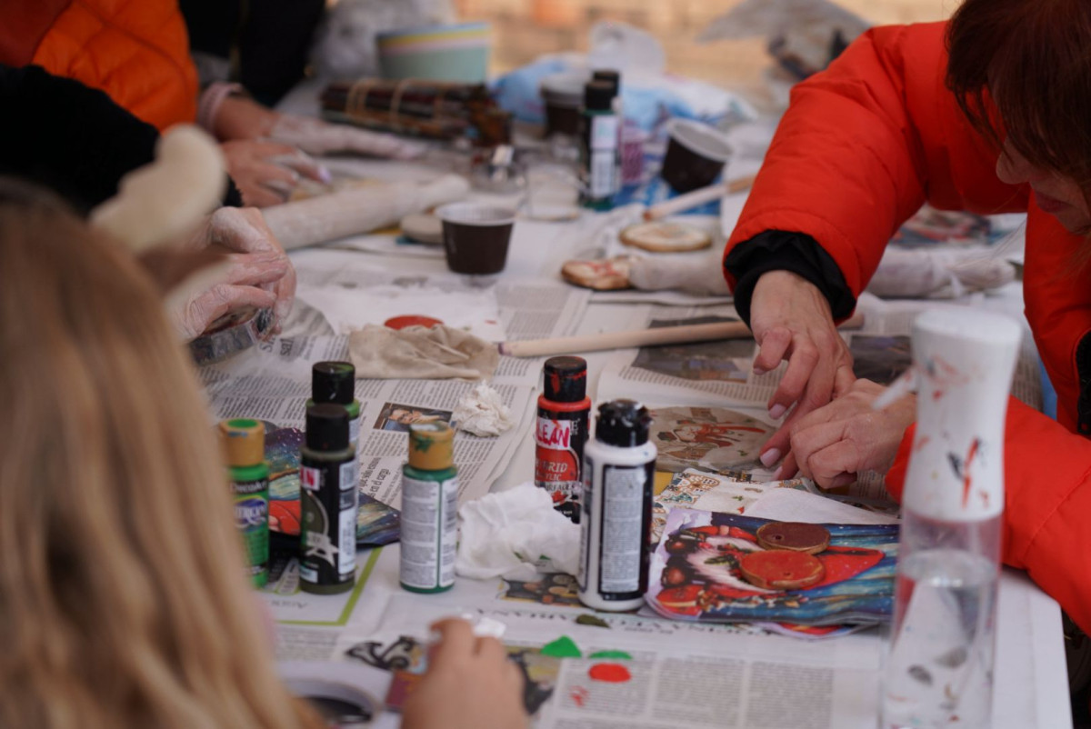 Fira de Nadal de l'Associació de Botiguers i Serveis d’Abrera a la pl. de Rafael Casanova