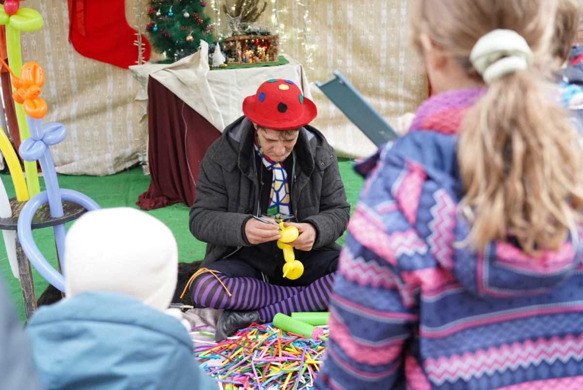 Fira de Nadal de l'Associació de Botiguers i Serveis d’Abrera a la pl. de Rafael Casanova