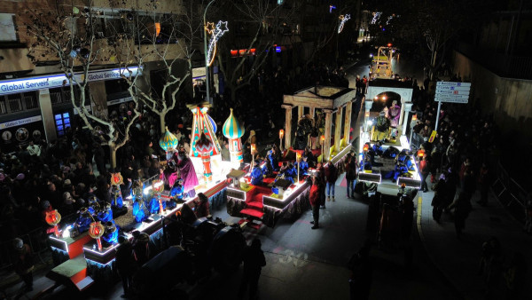 La il·lusió del Nadal es viu a Abrera! Gaudim, un any més, de la Cavalcada de Ses Majestats els Reis Mags de l'Orient, que va omplir els carrers del nostre municipi de màgia, llum i color!