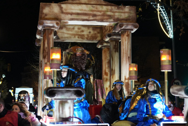 La il·lusió del Nadal es viu a Abrera! Gaudim, un any més, de la Cavalcada de Ses Majestats els Reis Mags de l'Orient, que va omplir els carrers del nostre municipi de màgia, llum i color!