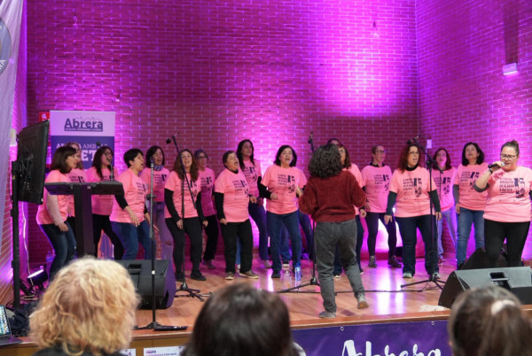 Abrera Municipi Feminista! Més de 300 persones han participat en la sisena Marxa Nocturna de la Dona a Abrera, amb el lema 'Juntes fem nostra la nit'