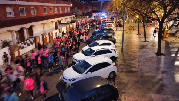 Abrera Municipi Feminista! Més de 300 persones han participat en la sisena Marxa Nocturna de la Dona a Abrera, amb el lema 'Juntes fem nostra la nit'