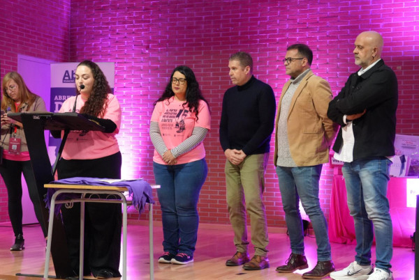 Abrera Municipi Feminista! Més de 300 persones han participat en la sisena Marxa Nocturna de la Dona a Abrera, amb el lema 'Juntes fem nostra la nit'