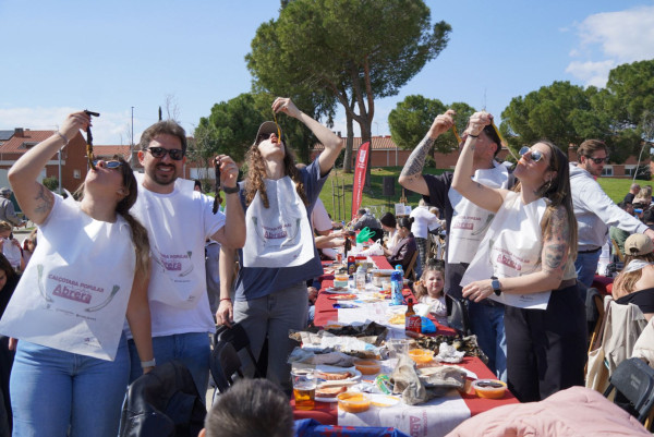 Gran èxit de participació en la 1a Calçotada Popular d’Abrera al Parc de Can Morral!