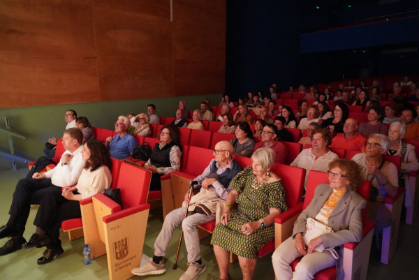 Celebrem la cloenda del 28è Concurs de Teatre Amateur Vila d’Abrera, amb l'obra 'Improchef' de la Companyia Inestable Ceretana de Teatre i l'entrega de premis!