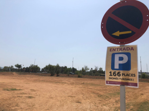 Zona d'estacionament amb 166 places al c. de Martorell d'Abrera