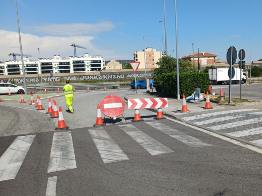 Tallat temporalment l'accés a l'autovia A-2 des del c. dels Sagraments, en sentit Martorell, per treballs de reparació d'urgència d'un esvoranc a la calçada