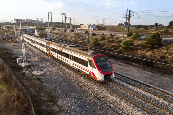 Des de l'Ajuntament d'Abrera informem sobre el nou abonament gratuït de Rodalies de Catalunya de 10 viatges que ha entrat en vigor a partir d'aquest mes de gener de 2026