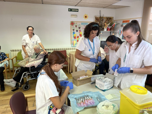 Campanya de vacunació grip/Covid a gent gran 2023