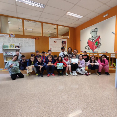 Els i les escolars del nostre municipi continuen realitzant les seves visites a la Biblioteca Josep Roca i Bros, per conèixer l'equipament i els seus serveis