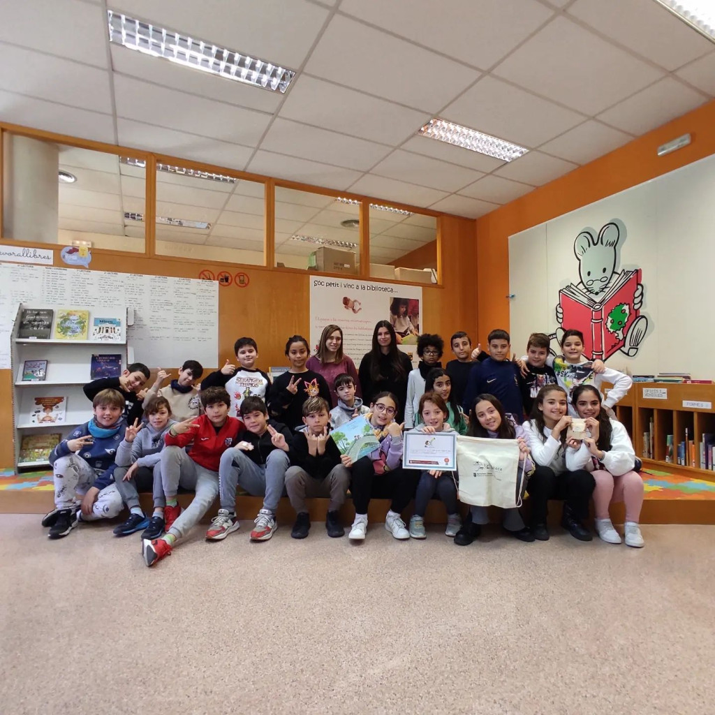 Els i les escolars del nostre municipi continuen realitzant les seves visites a la Biblioteca Josep Roca i Bros, per conèixer l'equipament i els seus serveis