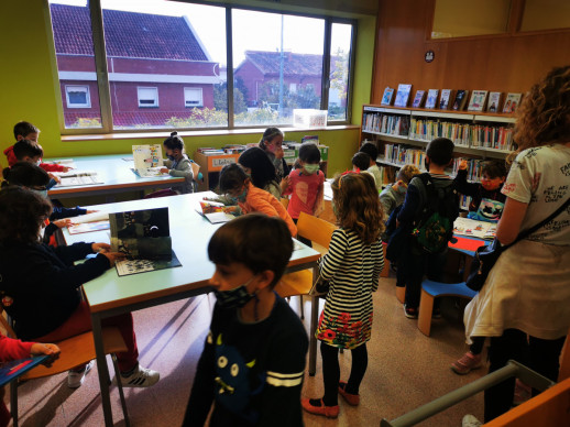 Vistes escolars Biblioteca Josep Roca i Bros - Classe Els Hèrcules 1r de primària de l'Escola Josefina Ibañez