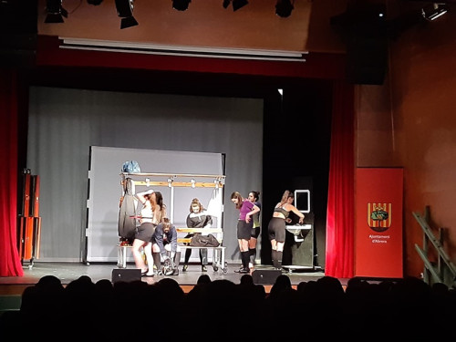 Gaudim de la 24a edició del Concurs de Teatre Amateur Vila d’Abrera! Segona representació, amb l'obra 'Play-off'.