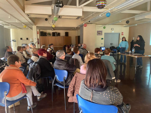 A Abrera les persones són primer! Dins el cicle 'Dimecres Grans', hem organitzat una Xerrada Informativa sobre la Dependència al Casal de la Gent Gran d'Abrera