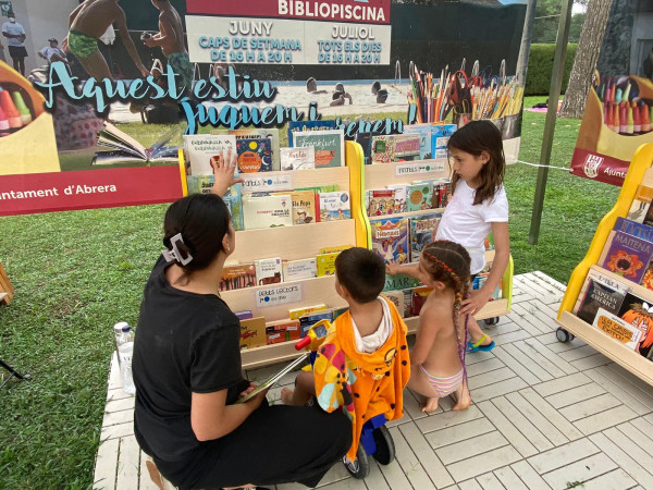 Bibliopiscina 2023 a la Piscina Municipal d'Estiu