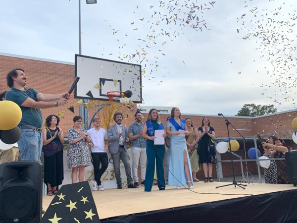 Felicitem els centres educatius del nostre municipi que han tancat el curs 2022/2023 amb l'assoliment de projectes, diversió i bon ritme! Graduació quart d'ESO de l'Institut Voltrera d'Abrera