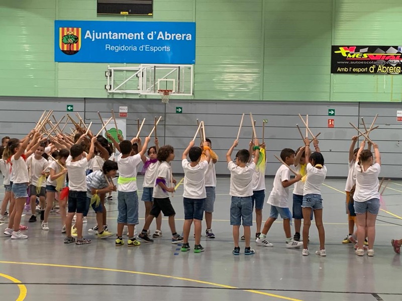 Felicitem els centres educatius del nostre municipi que han tancat el curs 2022/2023 amb l'assoliment de projectes, diversió i bon ritme! Festival de danses de l'Escola Francesc Platón i Sartí