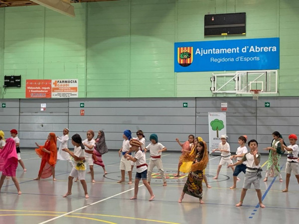 Felicitem els centres educatius del nostre municipi que han tancat el curs 2022/2023 amb l'assoliment de projectes, diversió i bon ritme! Festival de danses de l'Escola Francesc Platón i Sartí