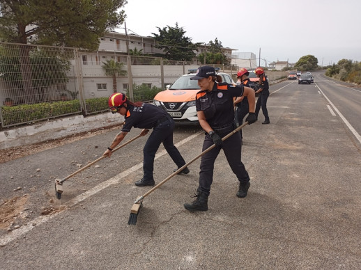 Felicitem el cos de voluntaris i voluntàries de Protecció Civil d'Abrera pel suport ofert en les tasques de recuperació al municip d'Alcanar, fortament afectat pels aiguats