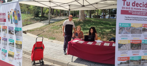 Pressupostos Participatius 2022-2024. Punt de votació assistida en el Mercat Setmanal