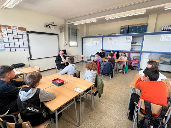 Continuem impulsant les iniciatives educatives intergeneracionals, entre l'Escola Francesc Platón i Sartí i el Casal de la Gent Gran