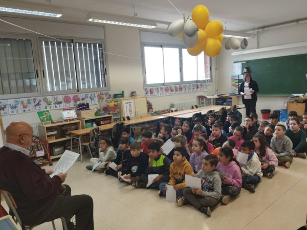 Continuem impulsant les iniciatives educatives intergeneracionals, entre l'Escola Francesc Platón i Sartí i el Casal de la Gent Gran