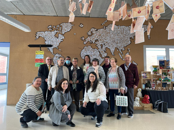 Continuem impulsant les iniciatives educatives intergeneracionals, entre l'Escola Francesc Platón i Sartí i el Casal de la Gent Gran