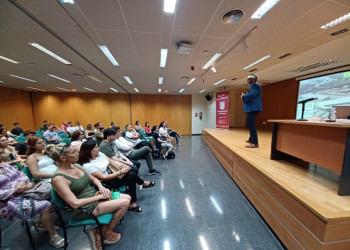 Una trentena de persones assisteixen a la sessió informativa del Centre Logístic de Mercadona a la Casa de Cultura