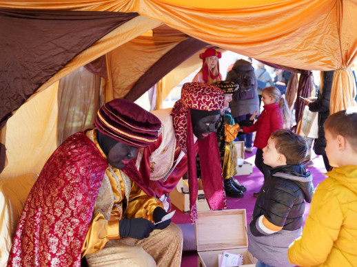 Arribada dels patges i patgesses Viu-Viu