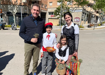 La cantada de Caramelles d’Abrera omple un any més els nostres carrers de música i companyonia. Moltes gràcies a tothom!