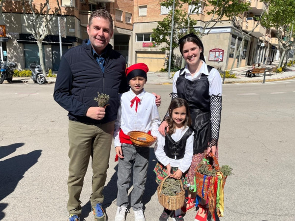 La cantada de Caramelles d’Abrera omple un any més els nostres carrers de música i companyonia. Moltes gràcies a tothom!