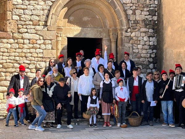 La cantada de Caramelles d’Abrera omple un any més els nostres carrers de música i companyonia. Moltes gràcies a tothom!