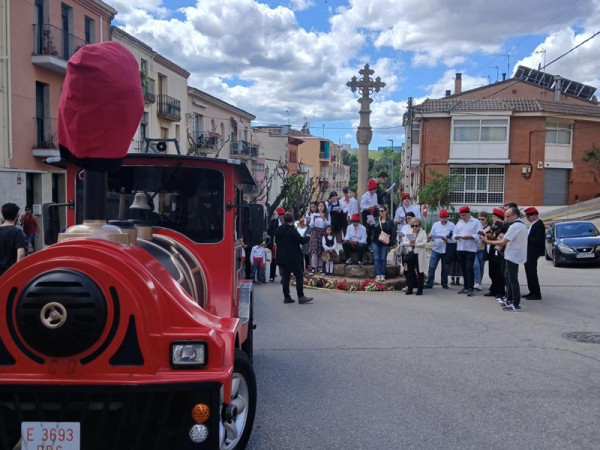 La cantada de Caramelles d’Abrera omple un any més els nostres carrers de música i companyonia. Moltes gràcies a tothom!