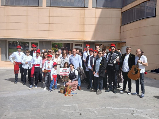 La cantada de Caramelles d’Abrera omple un any més els nostres carrers de música i companyonia. Moltes gràcies a tothom!