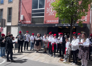 La cantada de Caramelles d’Abrera omple un any més els nostres carrers de música i companyonia. Moltes gràcies a tothom!