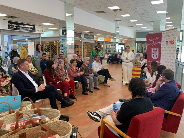 Tornem a gaudir de la diada de Sant Jordi a Abrera, amb autores i autors locals, concursos literaris, fira, lectures i moltes activitats per a tothom!